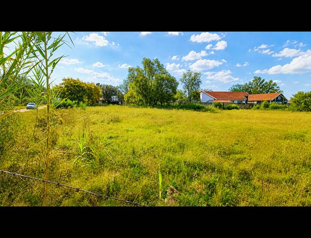 1,020M² VACANT LAND FOR SALE IN KOOKRUS